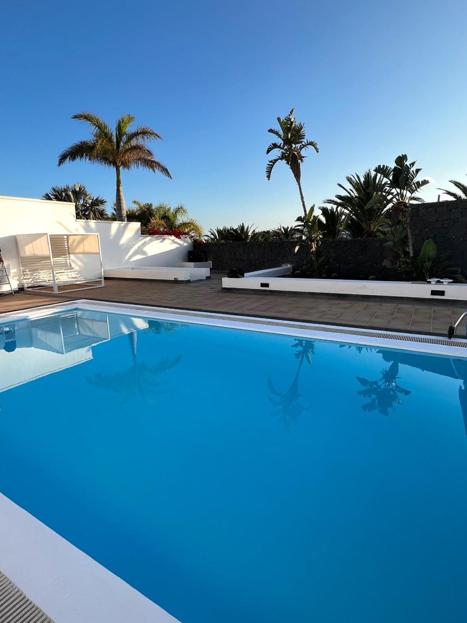 Villa Dedalos - A Luxury Large Villa With A Heated Pool In Puerto Calero Exterior photo