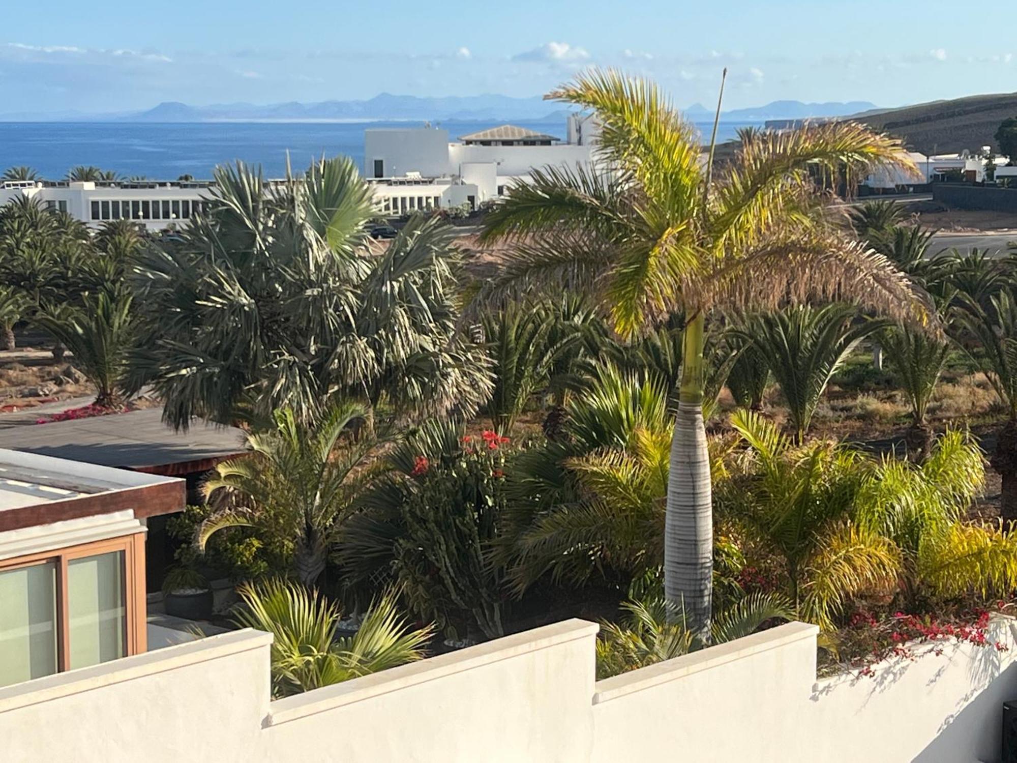 Villa Dedalos - A Luxury Large Villa With A Heated Pool In Puerto Calero Exterior photo