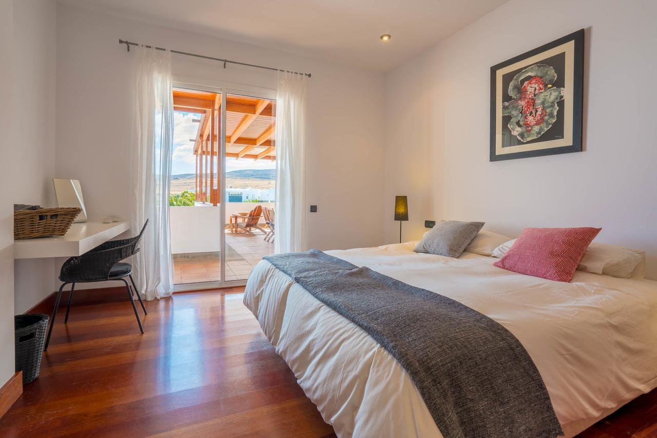 Villa Dedalos - A Luxury Large Villa With A Heated Pool In Puerto Calero Exterior photo