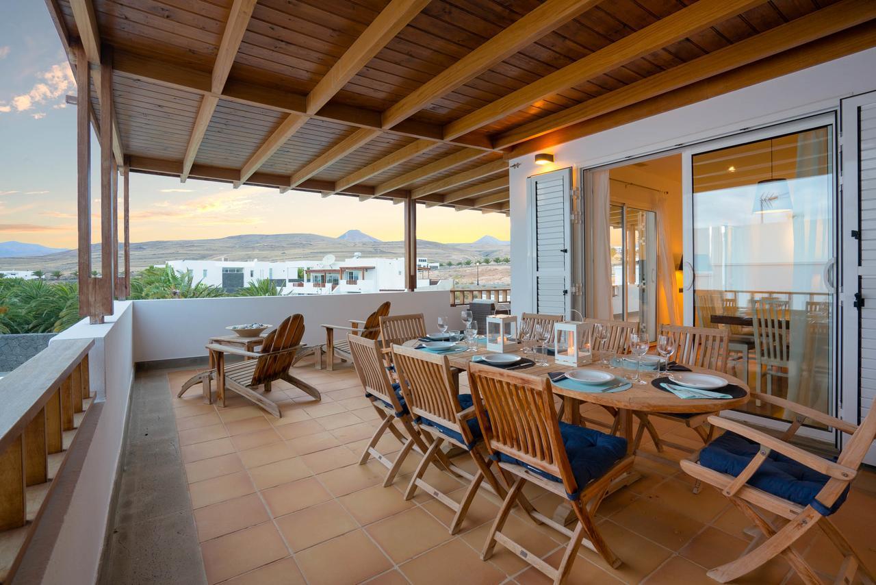 Villa Dedalos - A Luxury Large Villa With A Heated Pool In Puerto Calero Exterior photo
