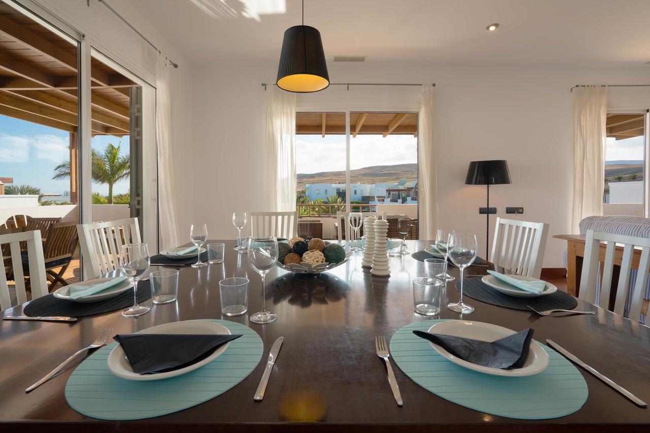 Villa Dedalos - A Luxury Large Villa With A Heated Pool In Puerto Calero Exterior photo