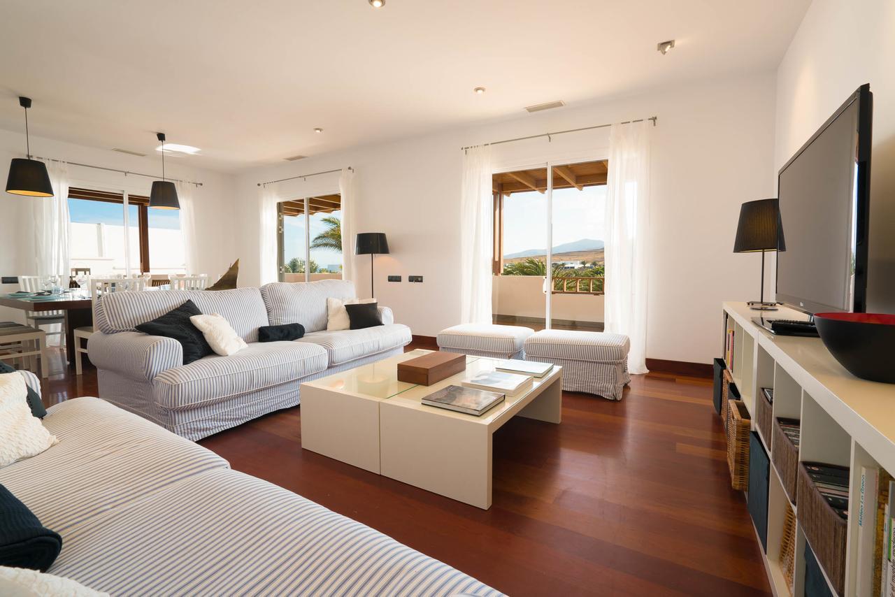 Villa Dedalos - A Luxury Large Villa With A Heated Pool In Puerto Calero Exterior photo